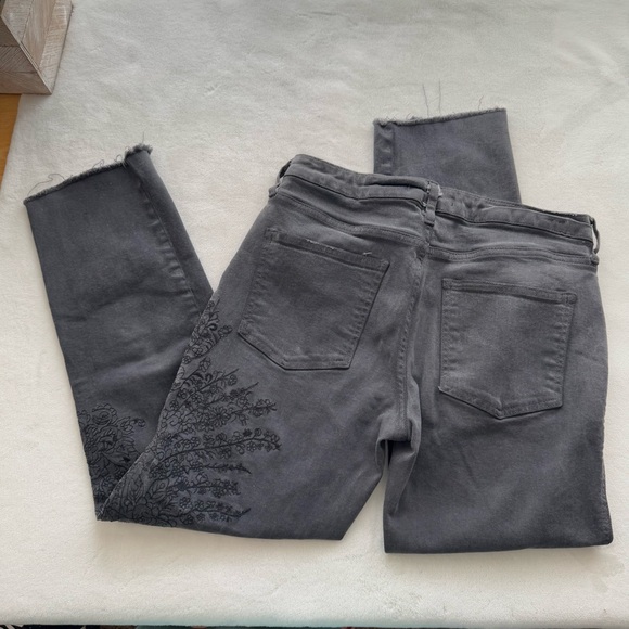 Free People Embroidered Girlfriend Jeans We The Free Gray Wash Size 28 - Picture 5 of 10